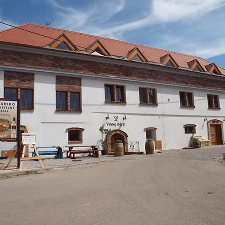 A Restaurace Vinarstvi Πανσιόν