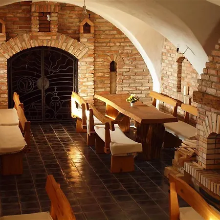 ゲストハウス A Restaurace Vinarstvi 3*