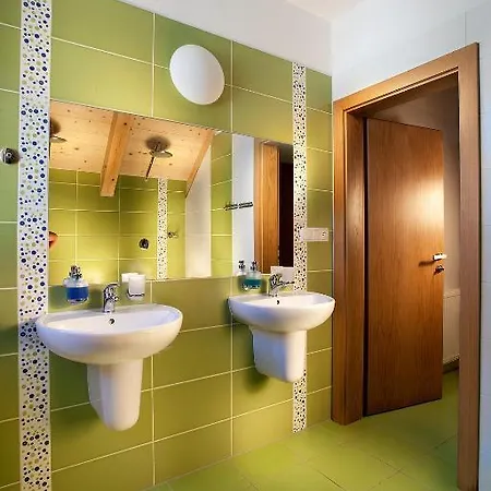A Restaurace Vinarstvi ゲストハウス Přítluky